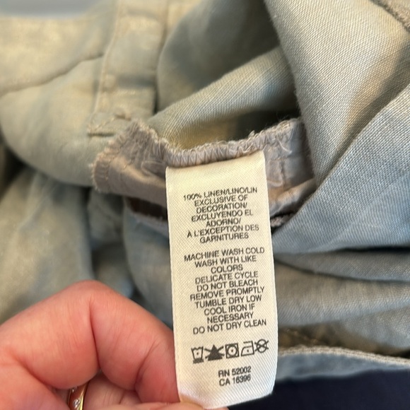 DKNY 100% Linen short - Picture 4 of 5